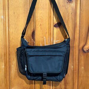 Eddie Bauer Multi Zippered Black Eddie Bauer Crossbody /Bag Lightweight